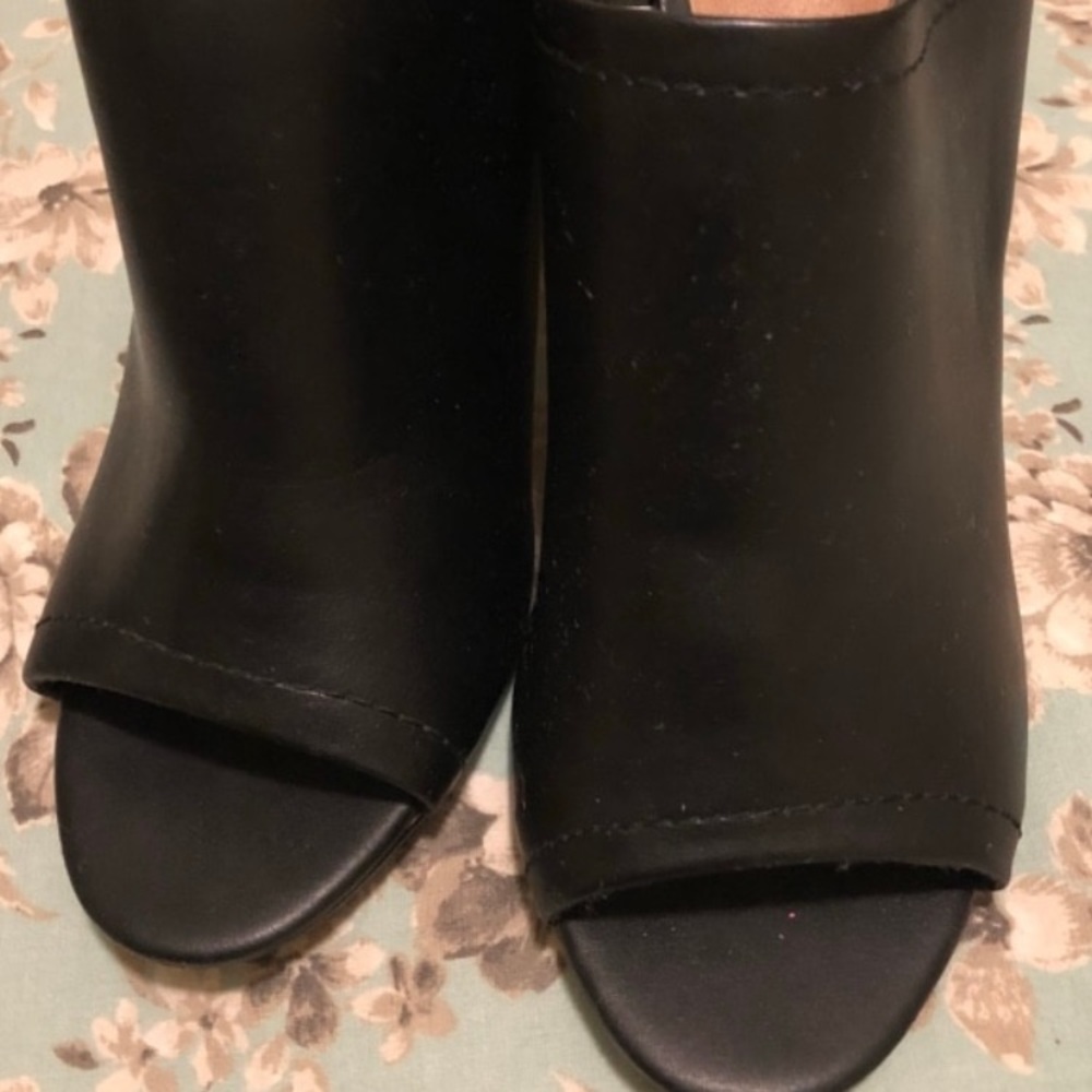 Black block heel
